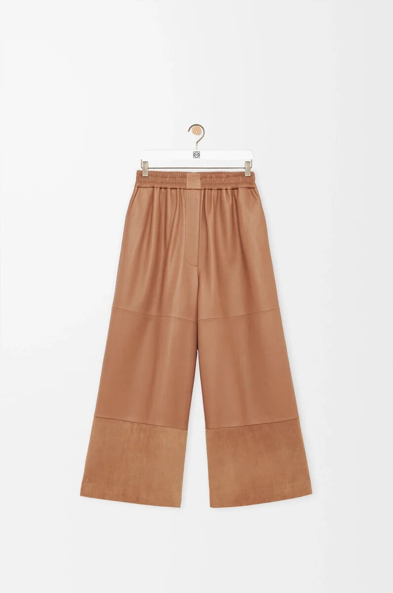 pantalón cropped en napa de cordero y ante de cabra toffee