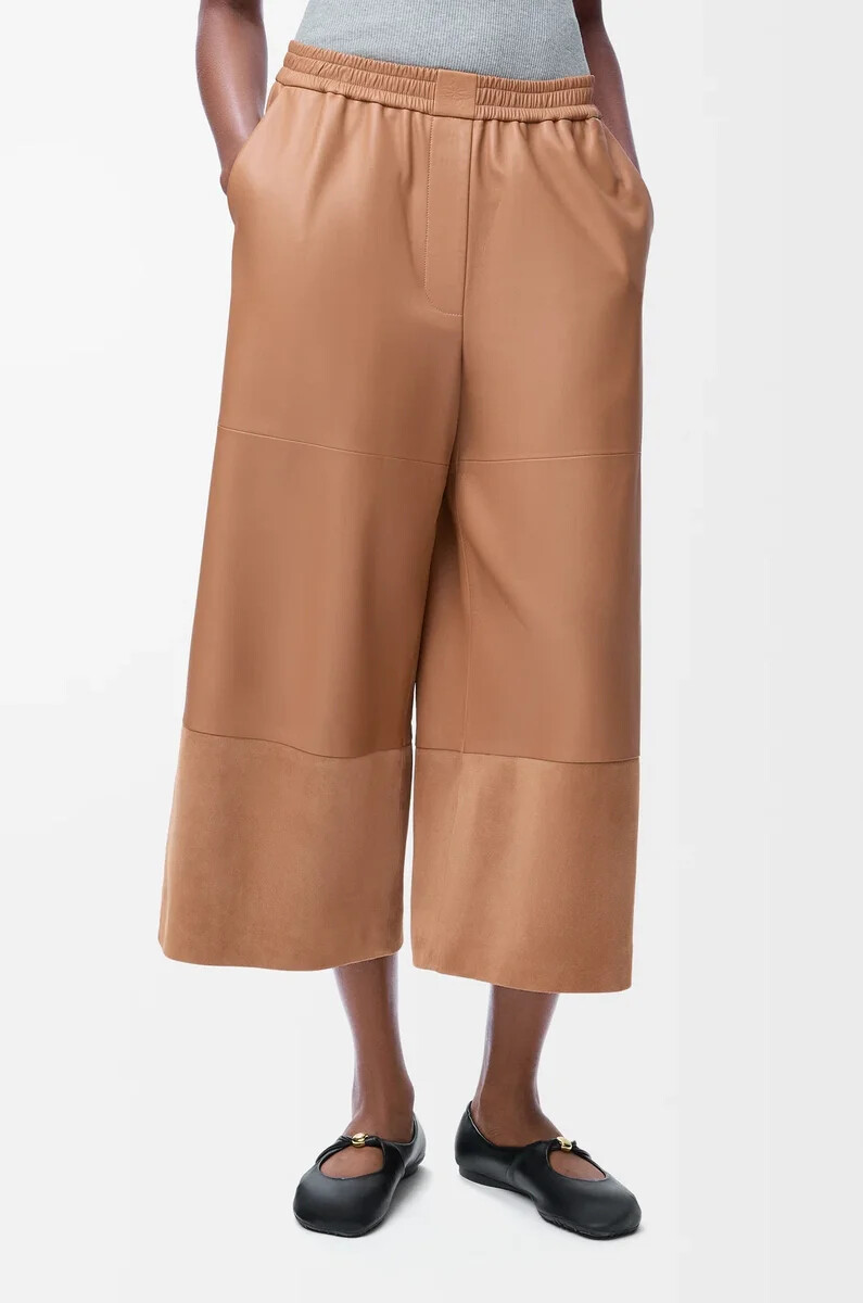pantalón cropped en napa de cordero y ante de cabra toffee