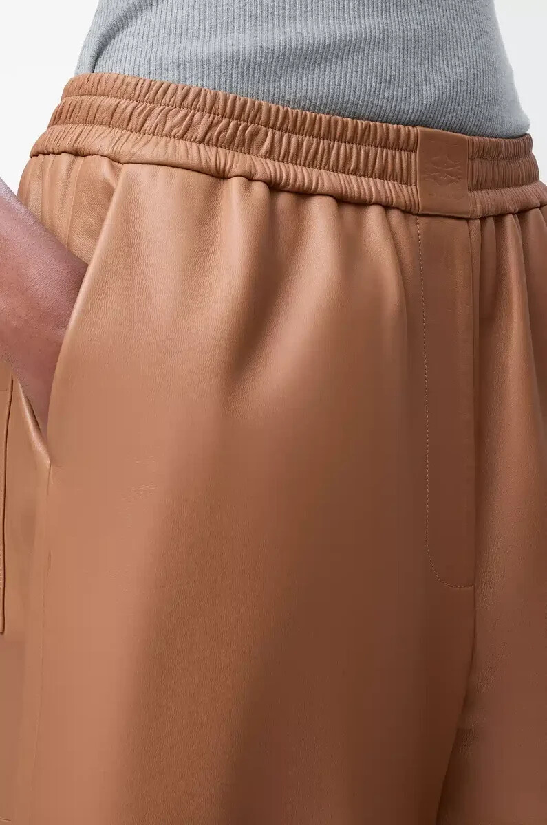 pantalón cropped en napa de cordero y ante de cabra toffee