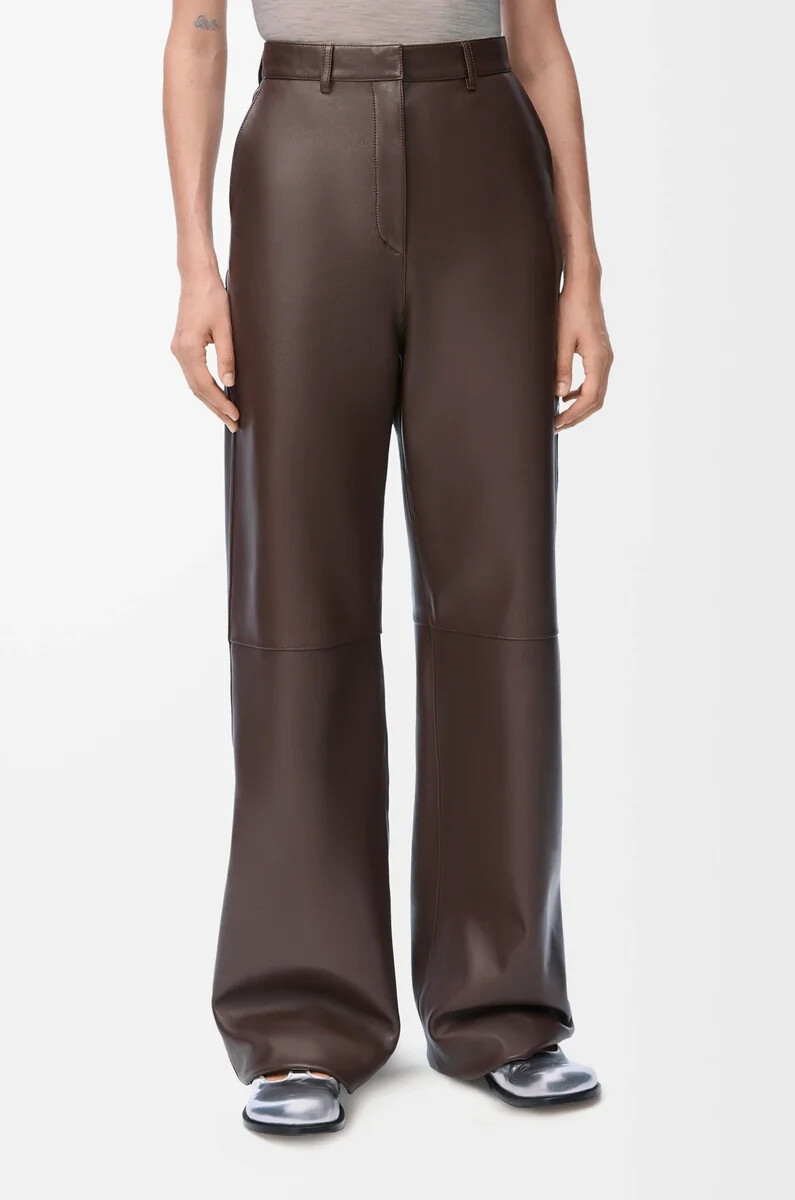 pantalones en napa de cordero color marrón chocolate