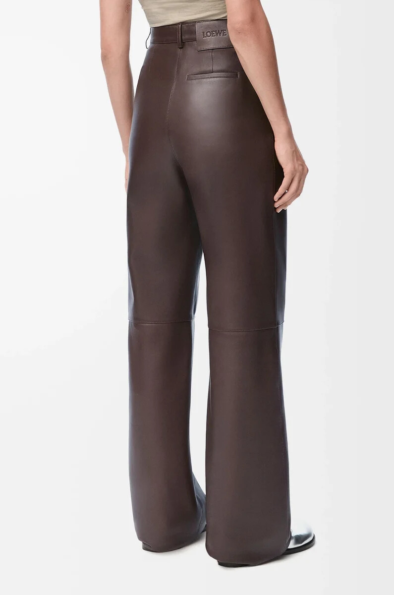 pantalones en napa de cordero color marrón chocolate