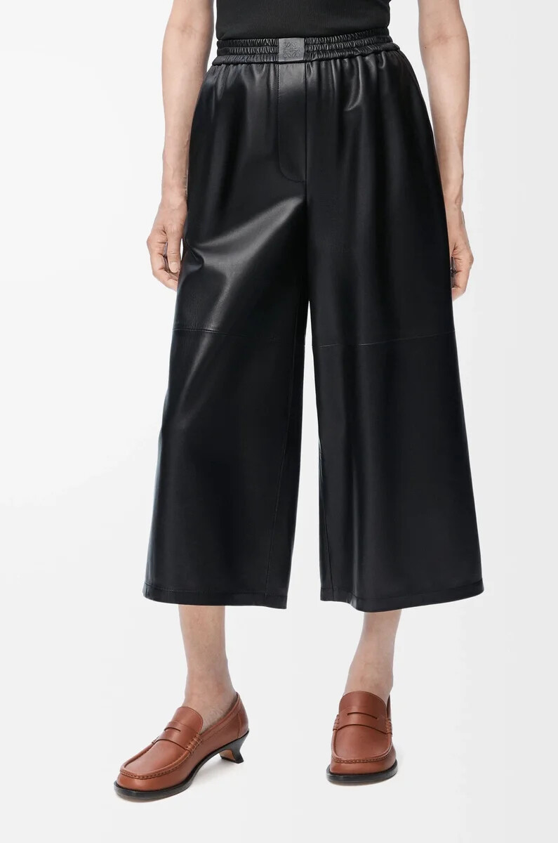 pantalón cropped en napa de cordero negro