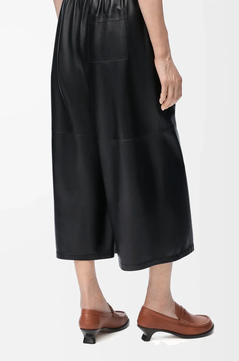 pantalón cropped en napa de cordero negro
