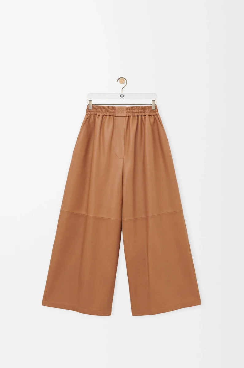 pantalón cropped en napa de cordero color toffee