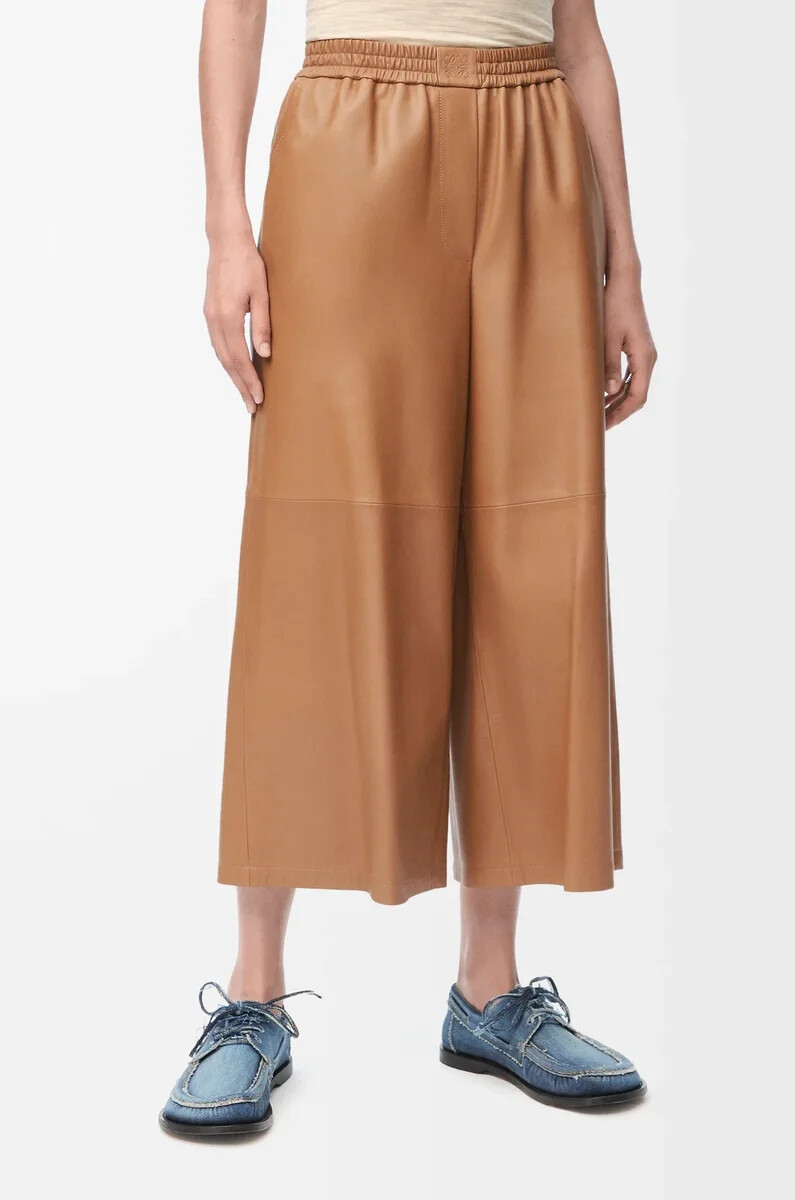 pantalón cropped en napa de cordero color toffee