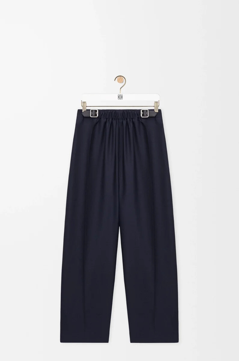pantalón con cinturón en lana y seda azul marino
