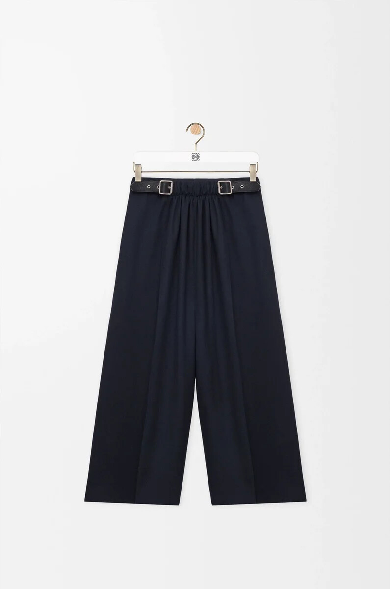 pantalón cropped con cinturón en lana azul marino