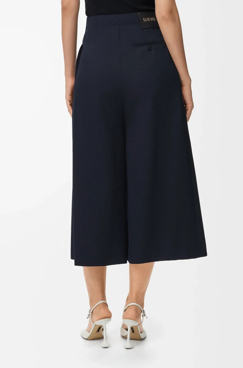 pantalón cropped con cinturón en lana azul marino