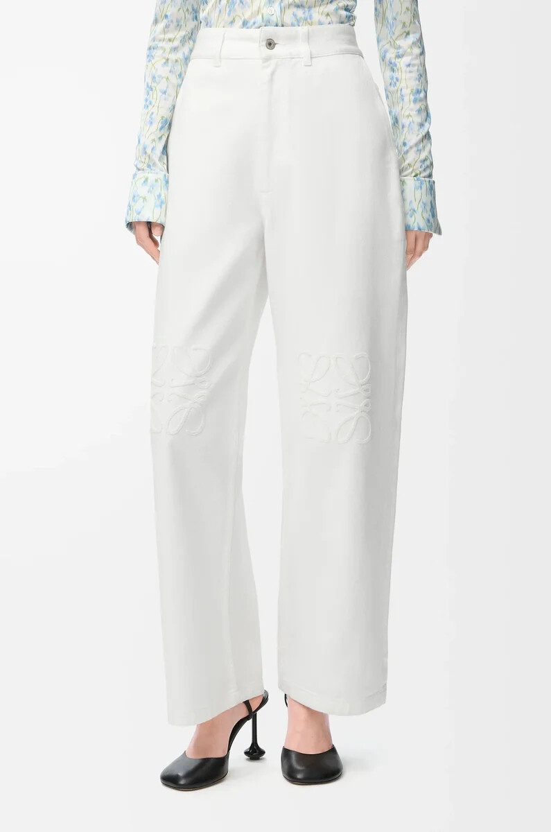 vaqueros holgados con anagrama en denim blanco