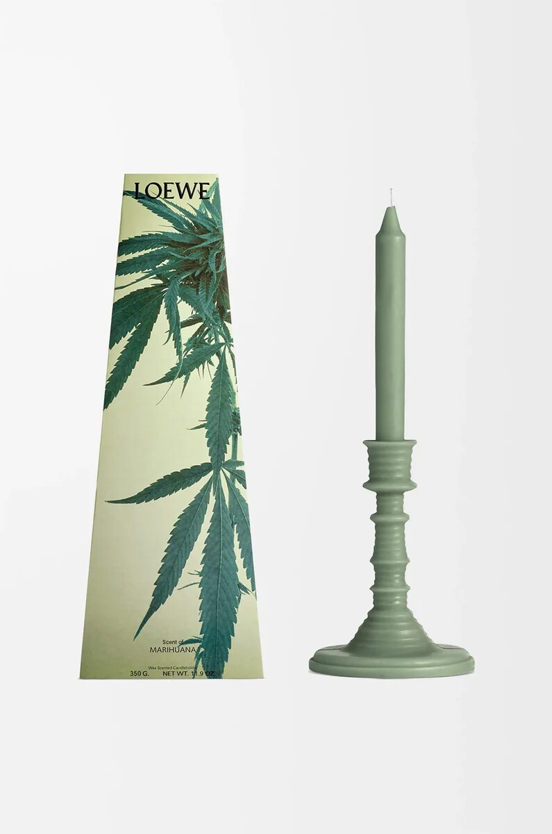 portavelas de cera con aroma a marihuana verde oscuro