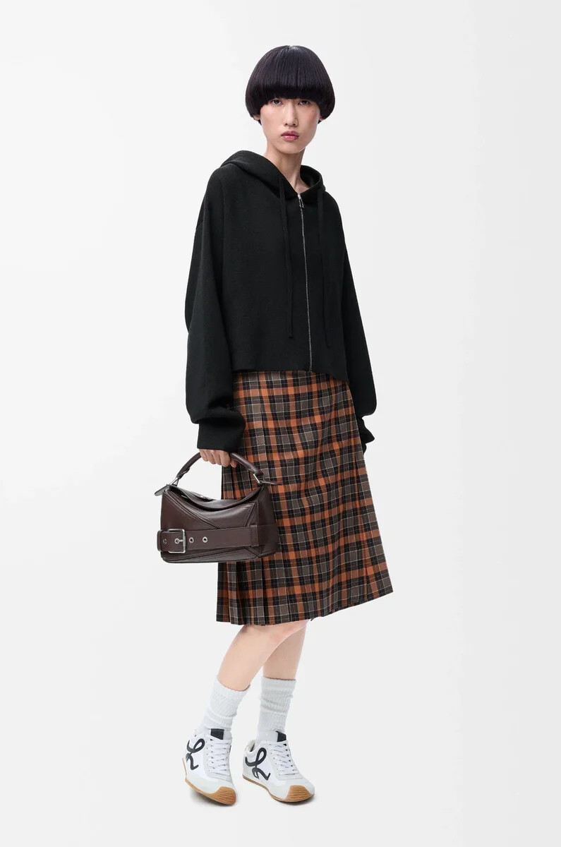 sudadera con capucha y cremallera con anagrama en lana negra