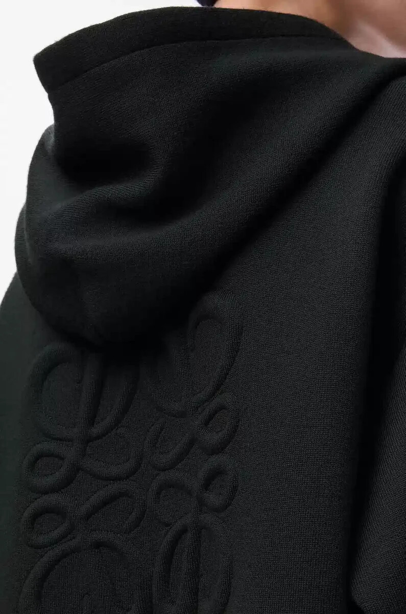 sudadera con capucha y cremallera con anagrama en lana negra