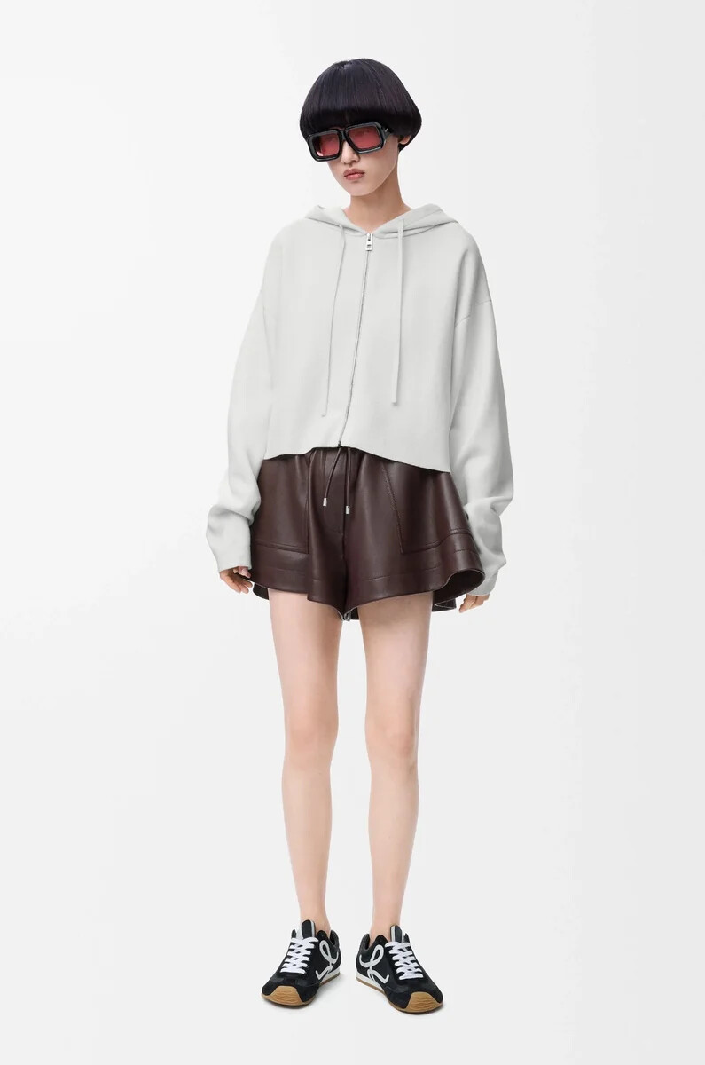 sudadera con capucha y cremallera con anagrama en lana blanca