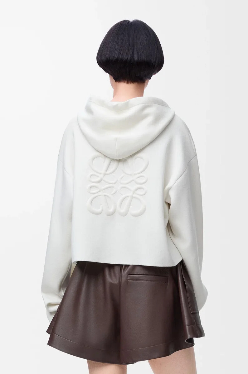 sudadera con capucha y cremallera con anagrama en lana blanca