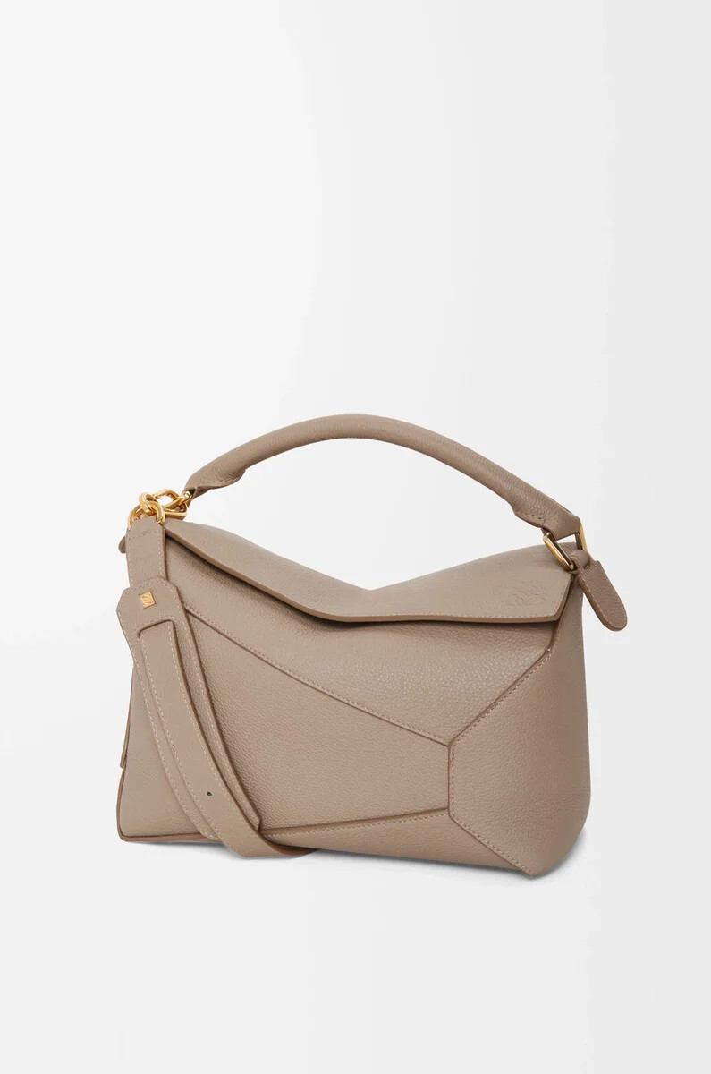 bolso mediano puzzle edge en piel de becerro granulada suave color arena
