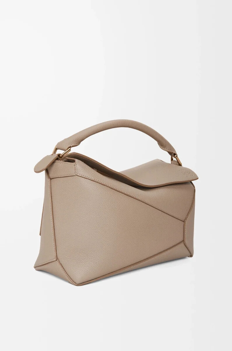 bolso mediano puzzle edge en piel de becerro granulada suave color arena