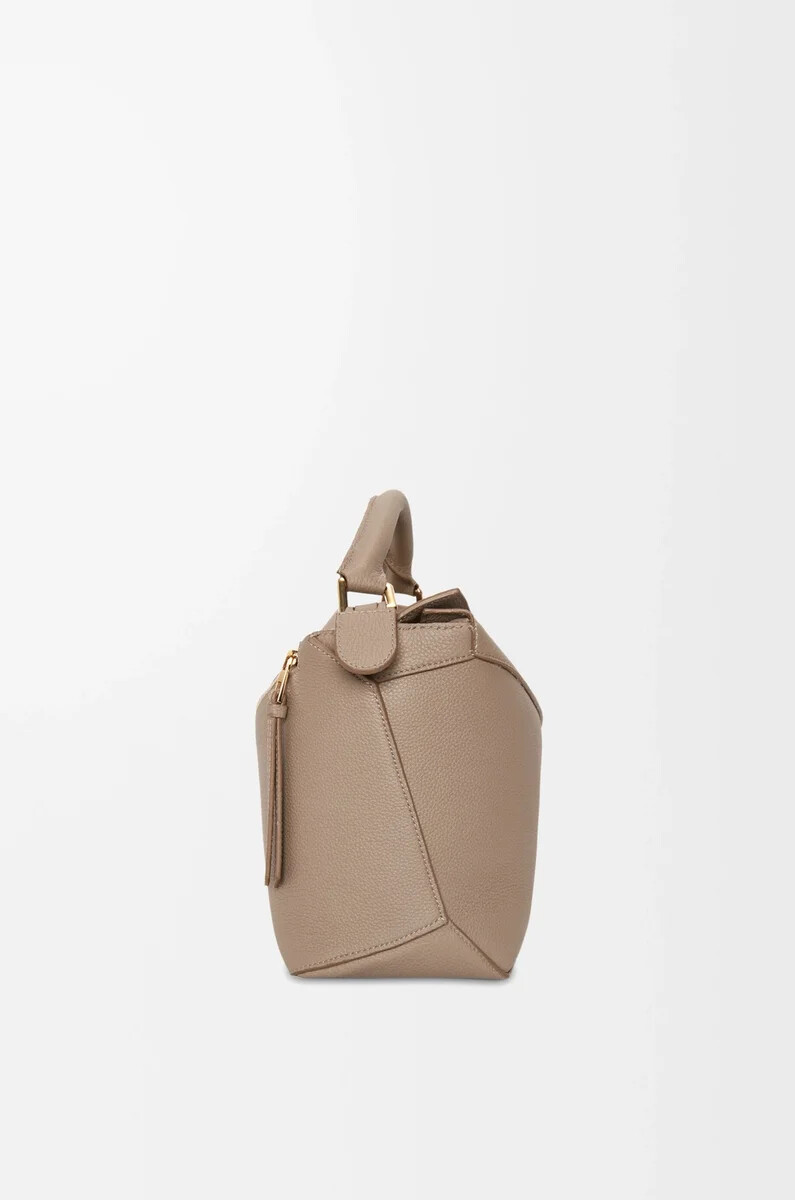 bolso mediano puzzle edge en piel de becerro granulada suave color arena