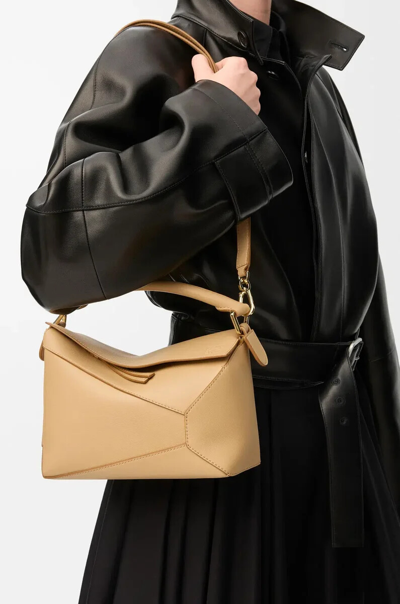 bolso pequeño puzzle edge en piel de becerro clásica seda beige