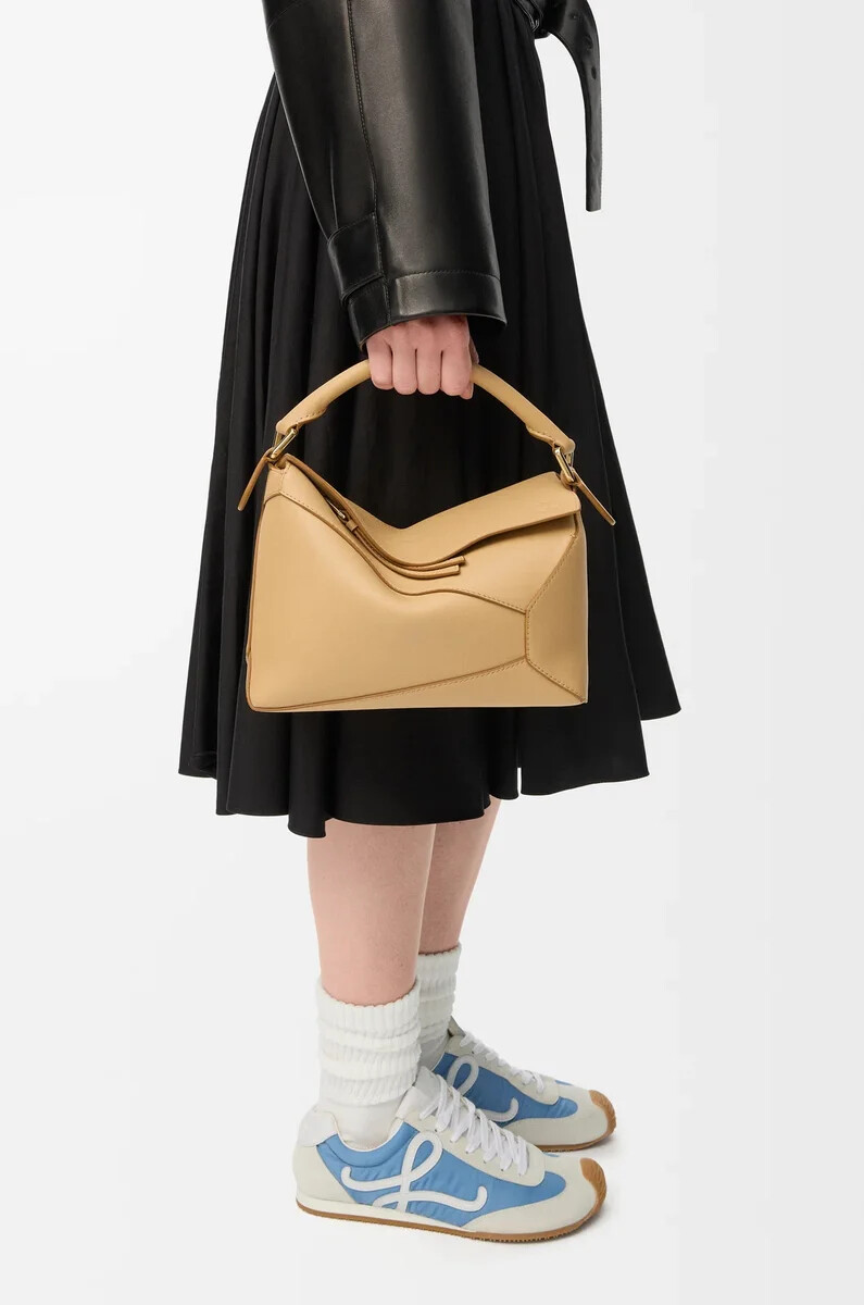 bolso pequeño puzzle edge en piel de becerro clásica seda beige