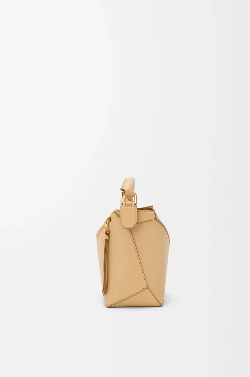 bolso pequeño puzzle edge en piel de becerro clásica seda beige