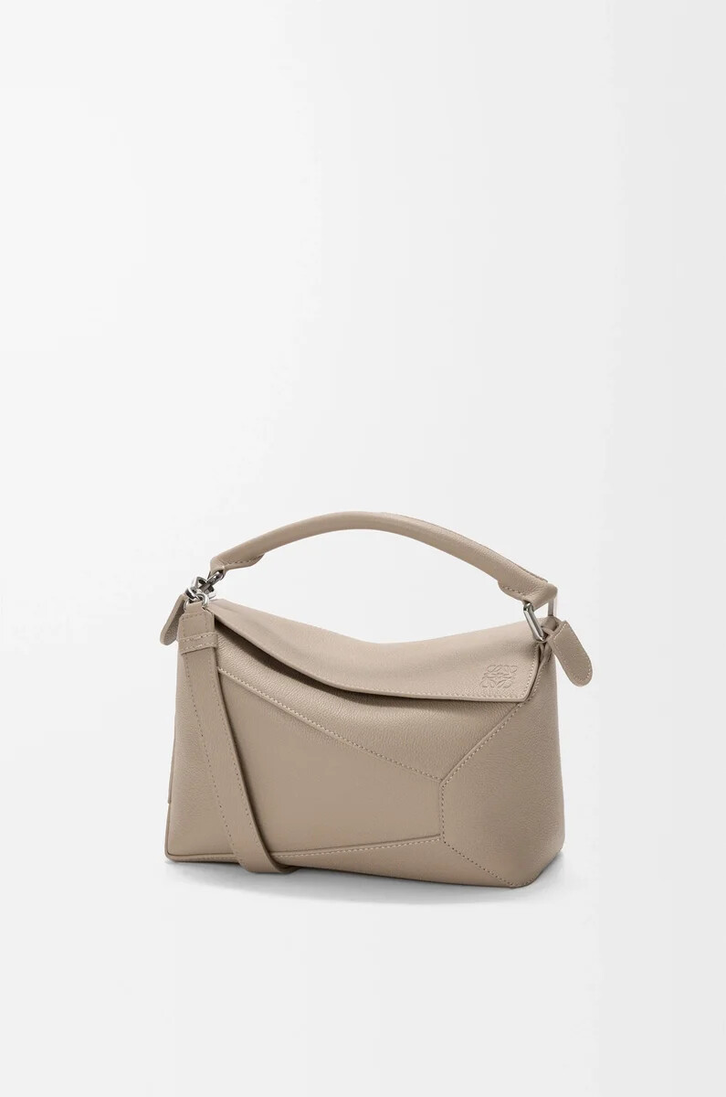 bolso pequeño puzzle edge en piel de becerro granulada suave color arcilla