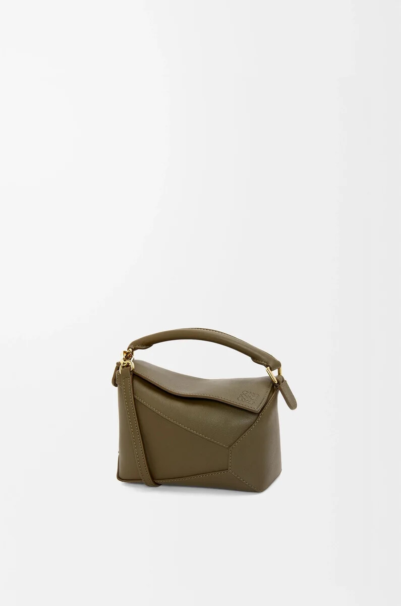 bolso mini puzzle edge en piel de becerro clásica color caqui oscuro