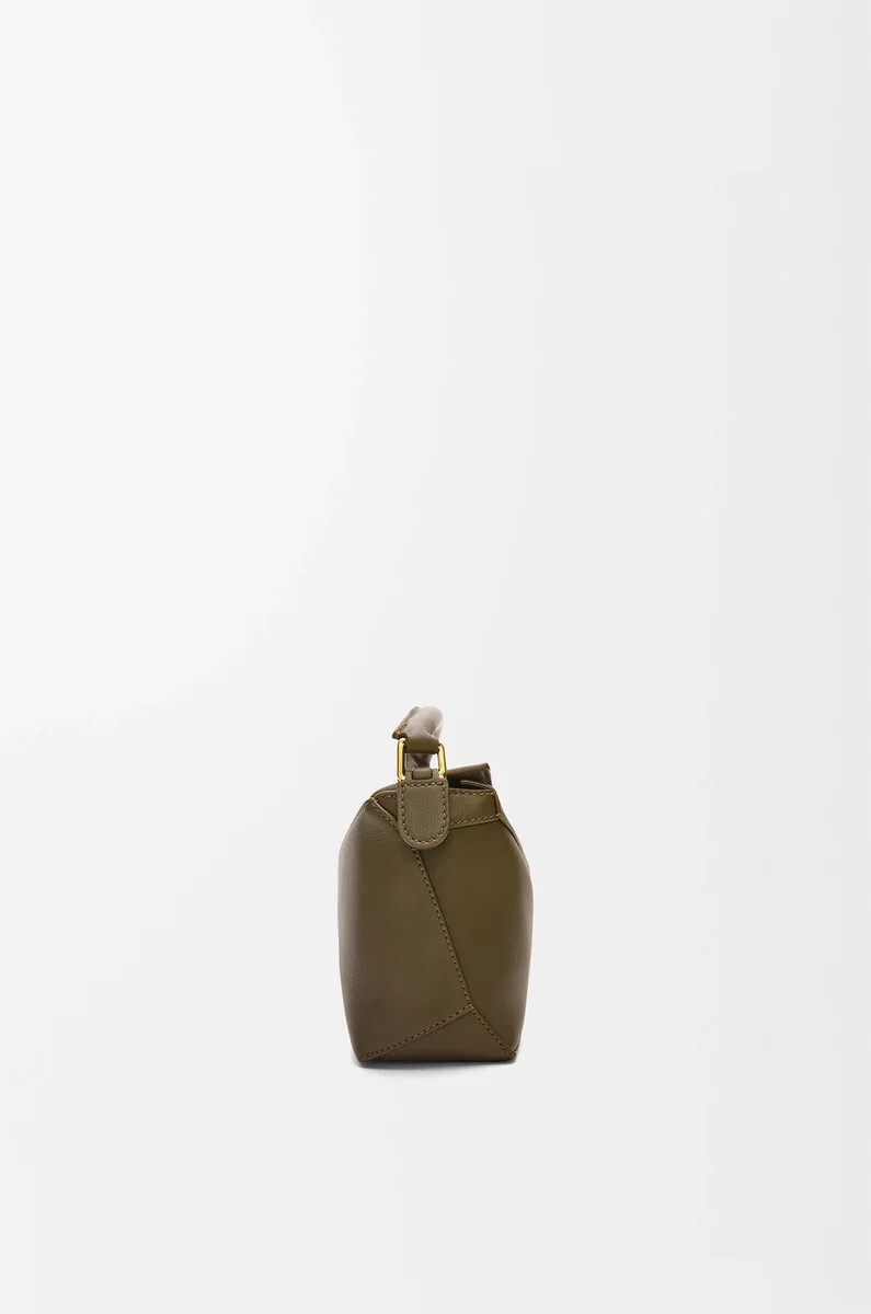 bolso mini puzzle edge en piel de becerro clásica color caqui oscuro