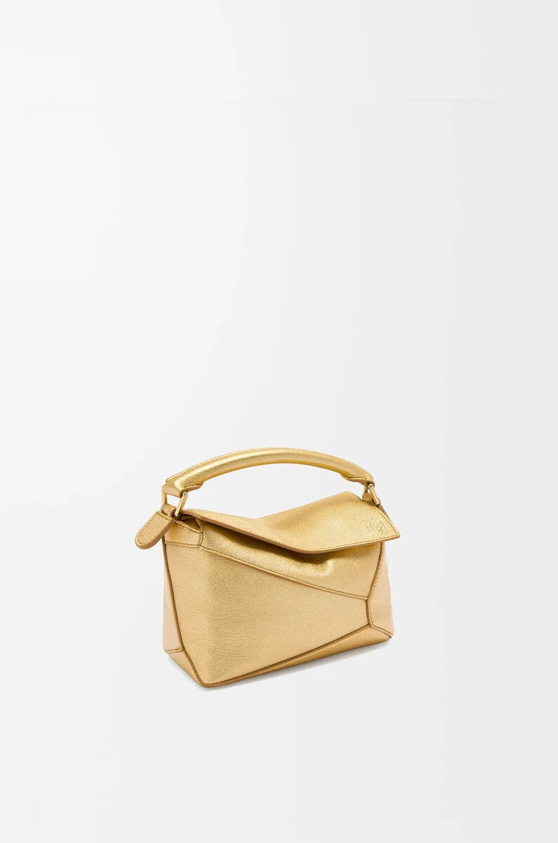 bolso mini puzzle edge en piel de cordero laminada oro