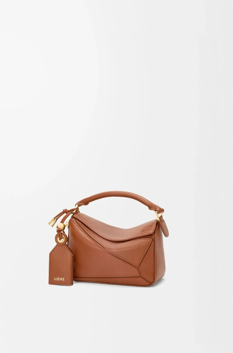 bolso mini featherlight puzzle en piel de cordero napa color pecan