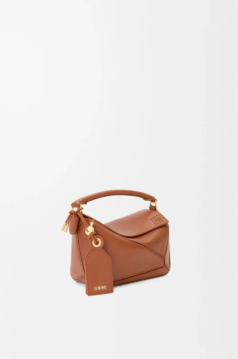 bolso mini featherlight puzzle en piel de cordero napa color pecan