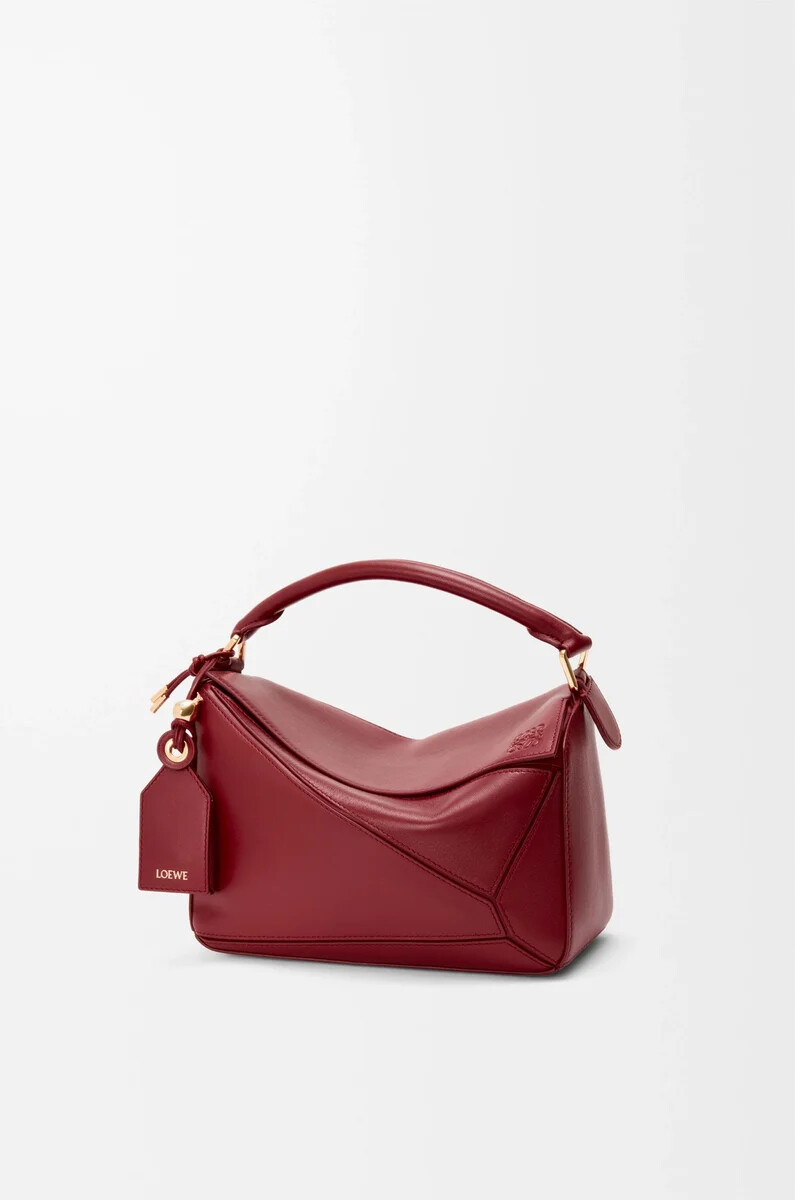 bolso puzzle pequeño featherlight en piel de cordero napa color rojo quemado