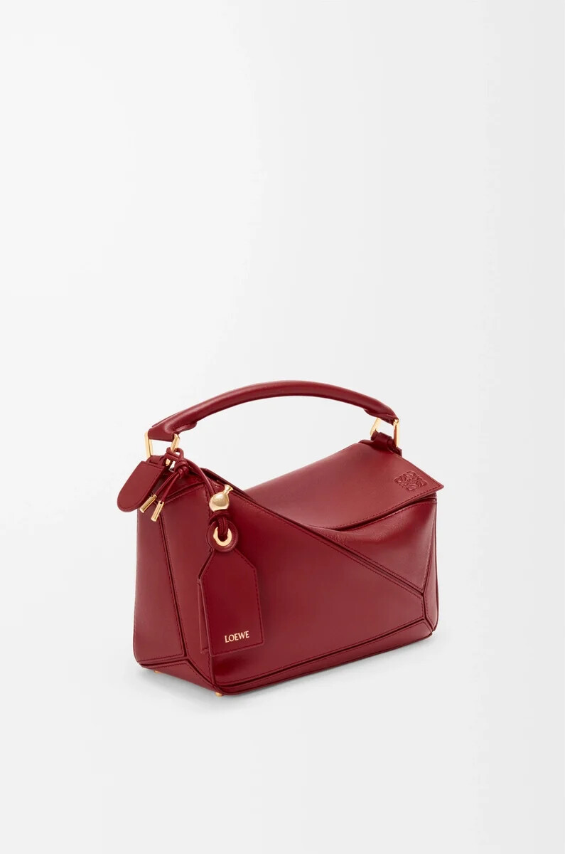 bolso puzzle pequeño featherlight en piel de cordero napa color rojo quemado