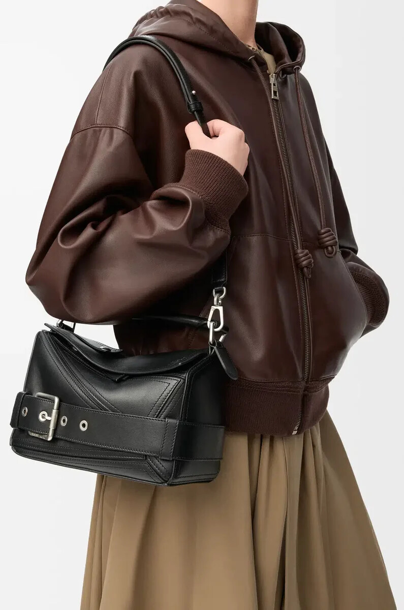 bolso biker puzzle pequeño en piel de becerro brillante negro