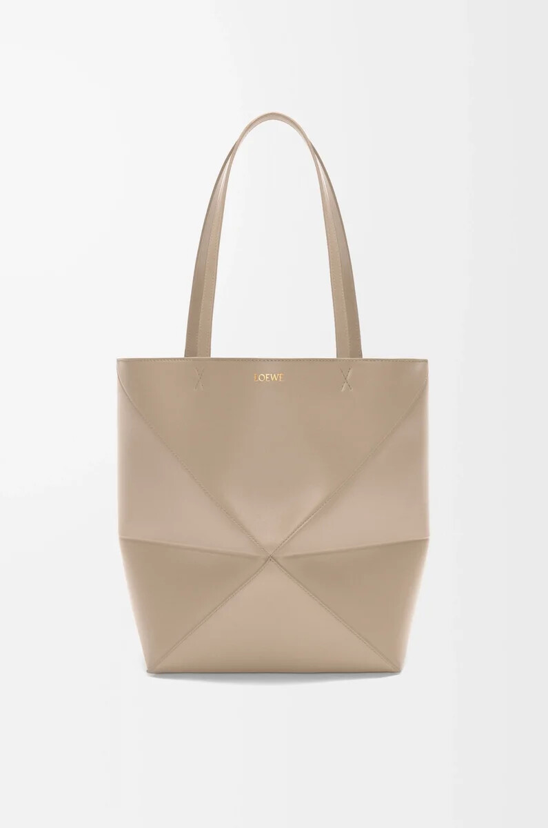 bolso tote mediano puzzle fold en piel de becerro brillante color arena