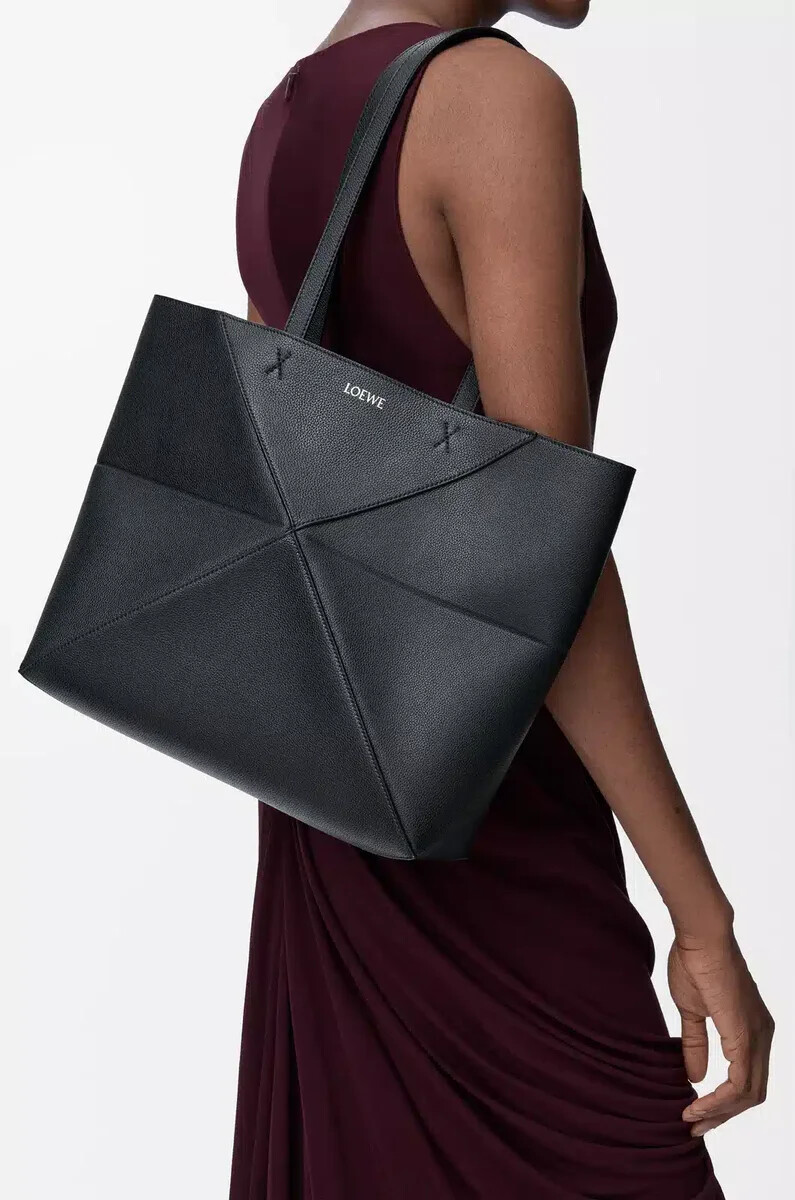 bolso tote mediano horizontal puzzle fold en piel de becerro granulada suave negro