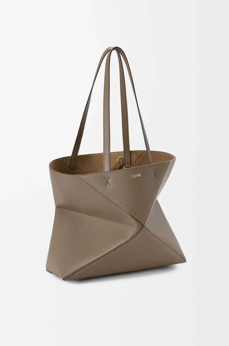 bolso tote mediano horizontal puzzle fold en piel de becerro granulada suave color topo