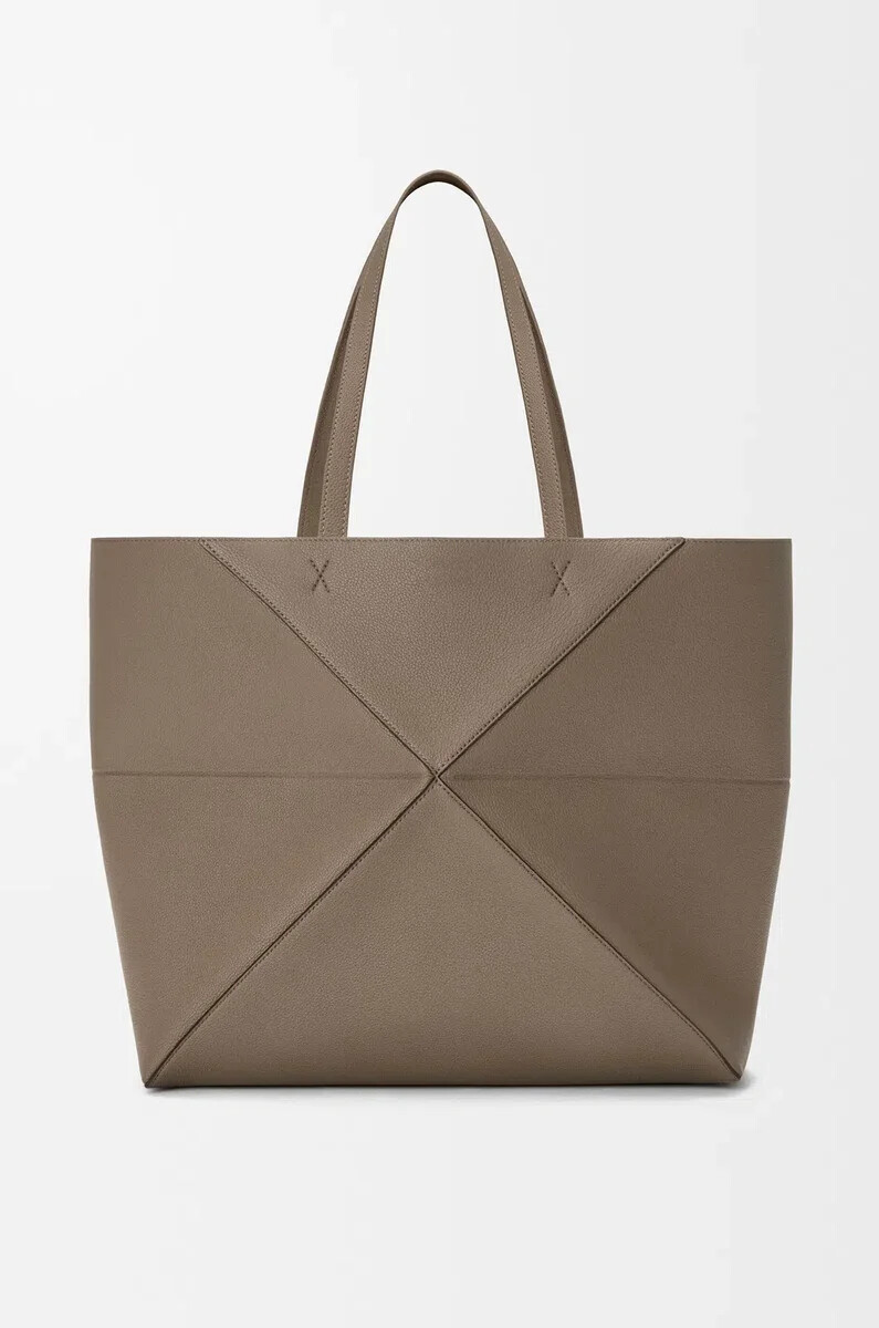 bolso grande plegable horizontal puzzle fold en piel de becerro granulada suave color topo