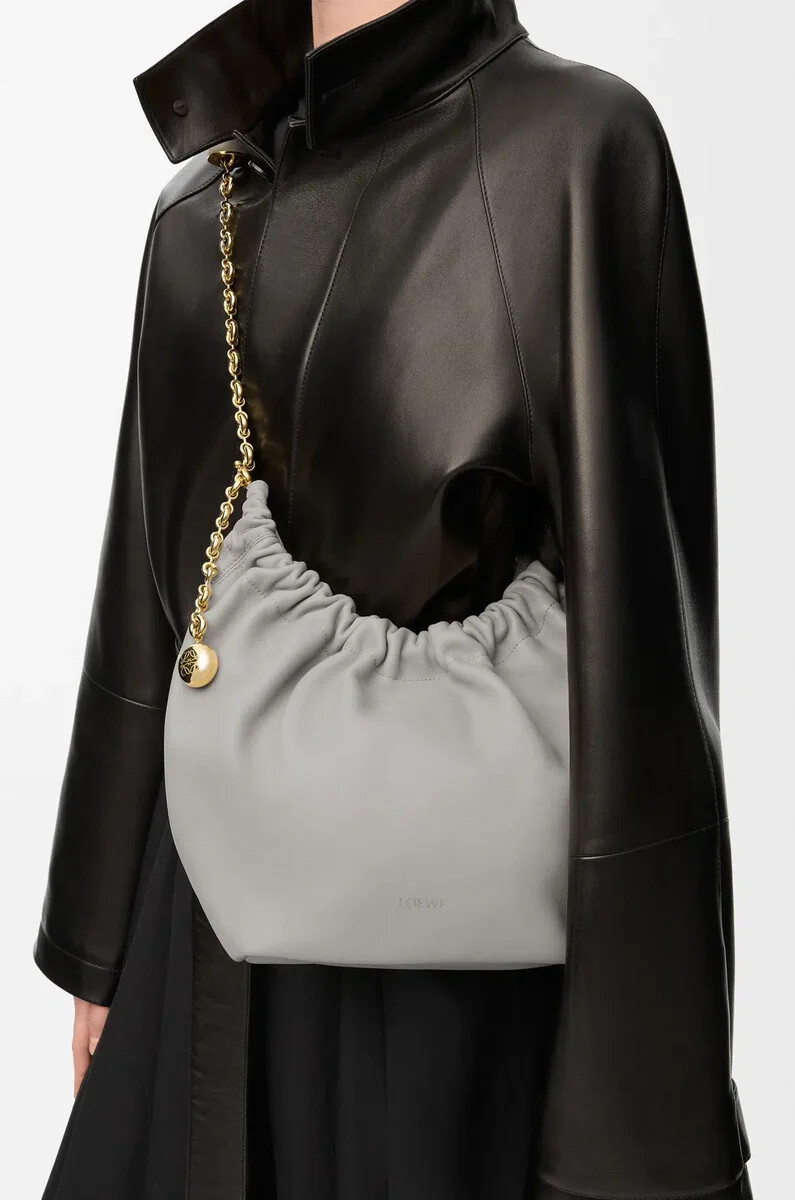 bolso pequeño de piel de cordero napa suave color gris concha