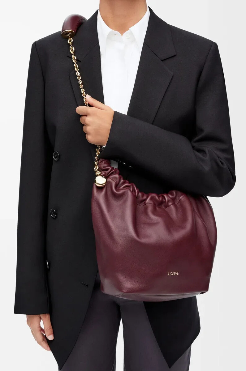 bolso pequeño de piel de cordero napa suave color burdeos oscuro
