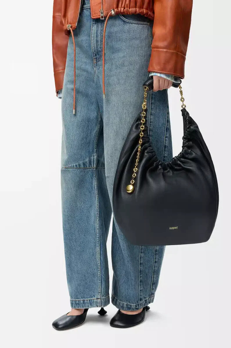 bolso mediano de piel de cordero napa suave color negro