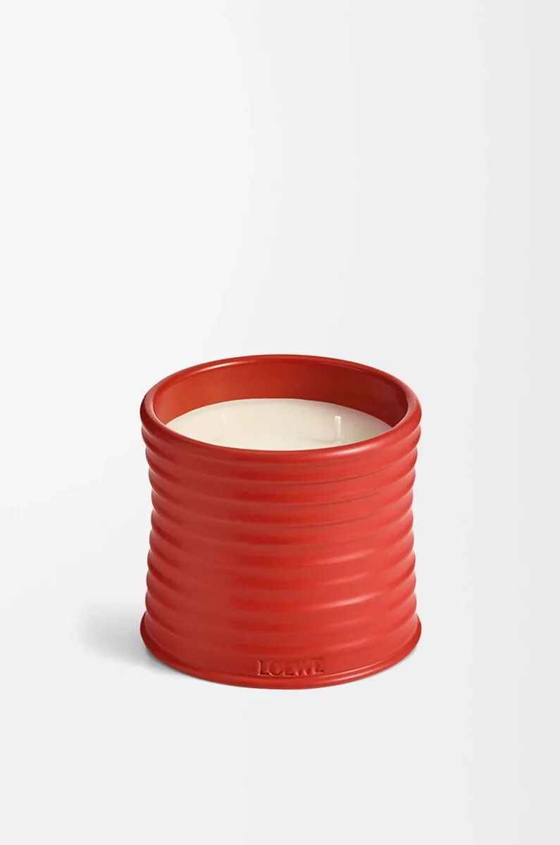 vela mediana de hojas de tomate roja