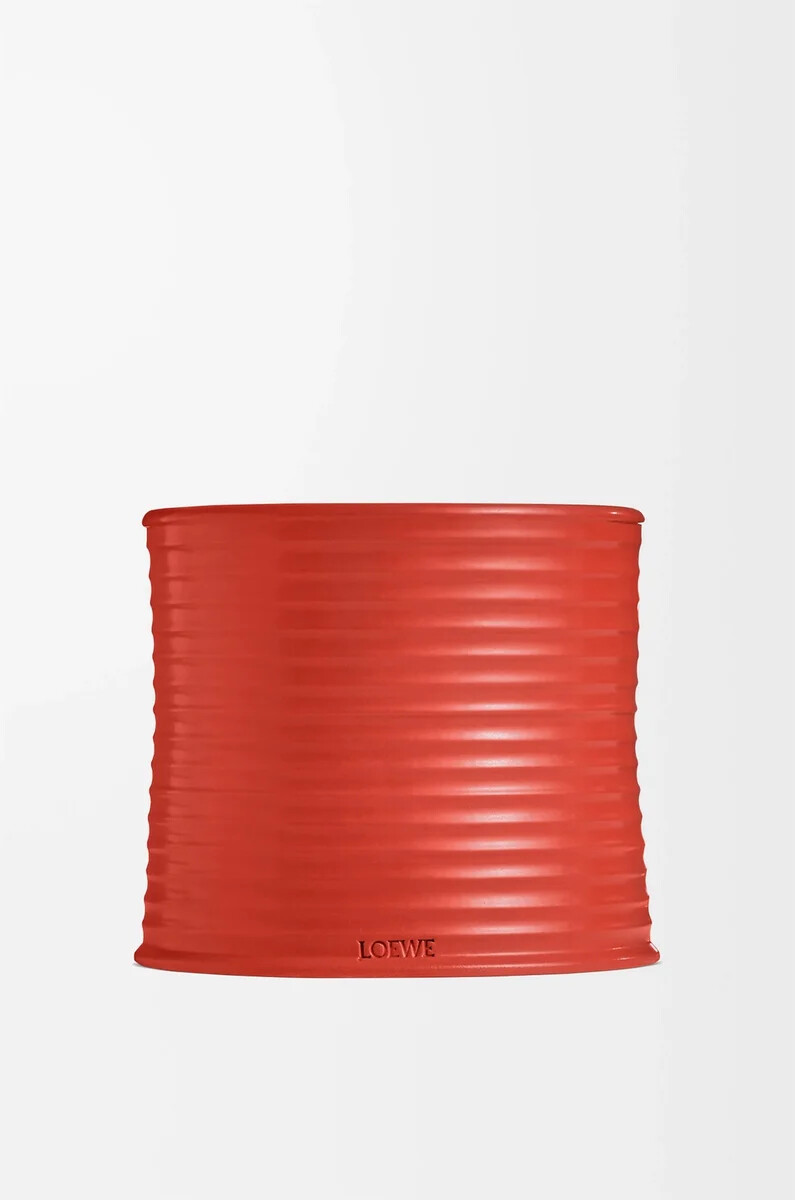 vela mediana de hojas de tomate roja