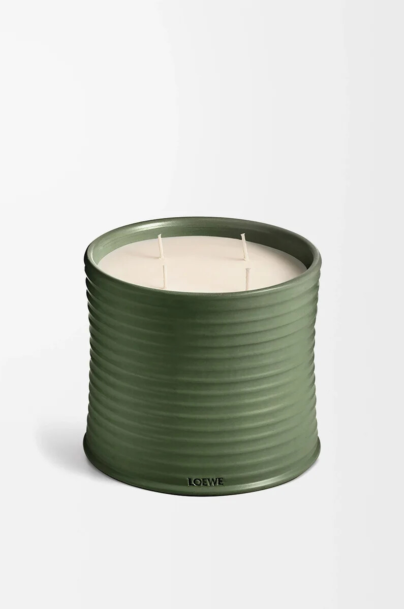 vela grande con aroma a marihuana verde oscuro