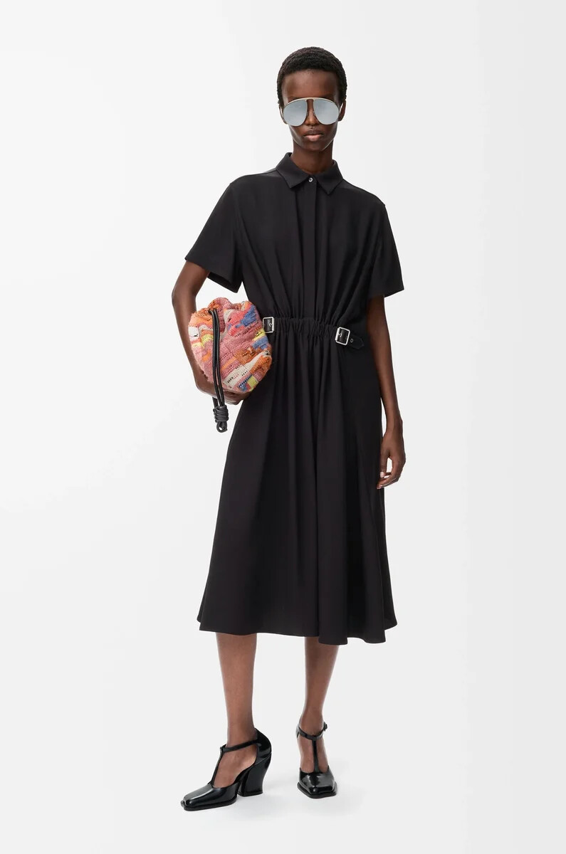 vestido con cinturón en viscosa elástica negro