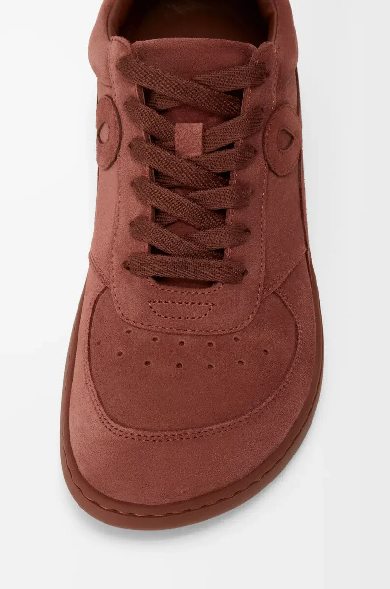 zapatilla jambo en ante de becerro color rojo quemado